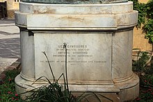 The sculpture's plinth with its 1907 inscription