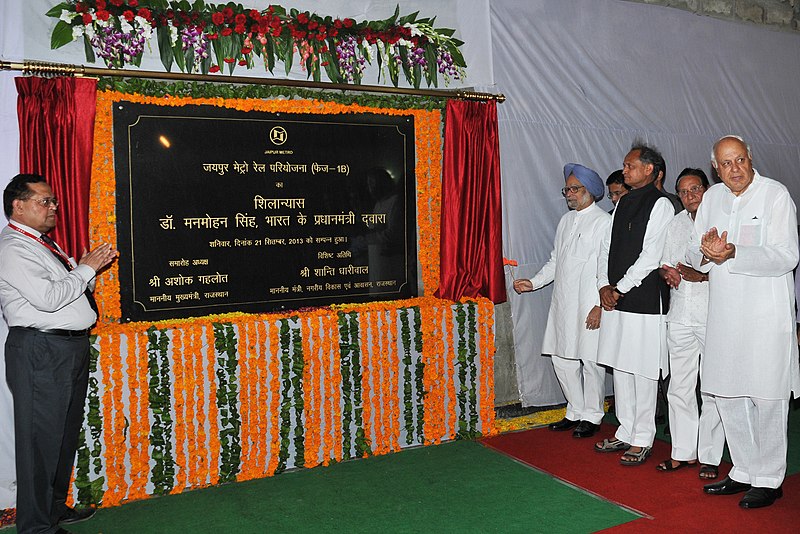 File:Manmohan Singh unveiling the plaque to lay the foundation stone of Phase-1B of Jaipur Metro, at Jaipur, Rajasthan. The Union Minister for New and Renewable Energy, Dr. Farooq Abdullah and the Chief Minister of Rajasthan.jpg