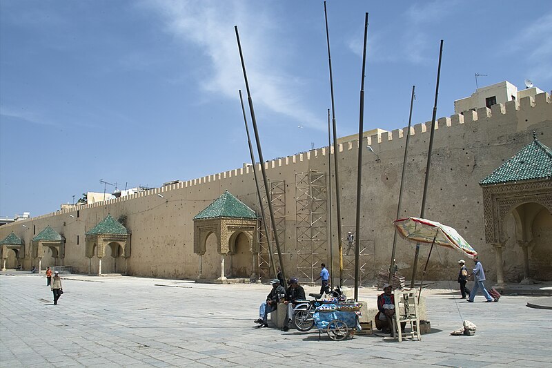 File:Marocco-Meknes-PlaceElHedim.jpg