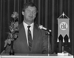 Matti Puhakka puhuu Valtimolla vuonna 1987.
