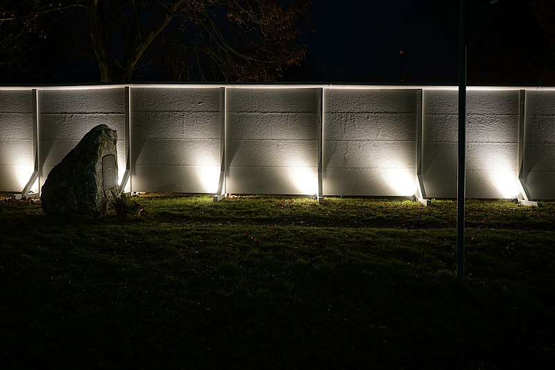 File:Mauerattrappe in Mödlareuth 20191109 03.jpg