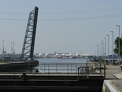 Hoe gaan naar Mesele Brug met het openbaar vervoer - Over de plek