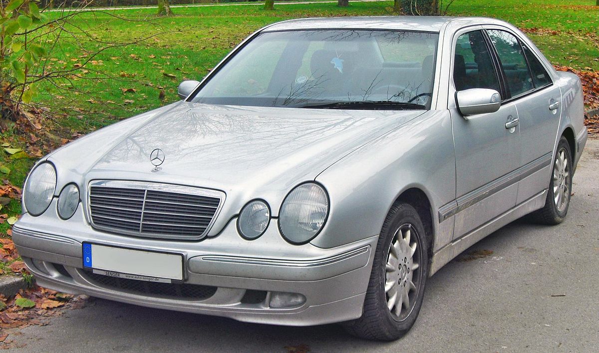 Mercedes E 270 CDI Elegance (W210 Facelift, 1999–2002) front MJ.JPG