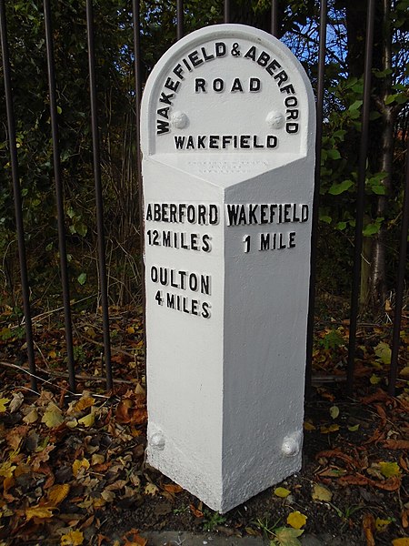 File:Milestone, Aberford Road, Wakefield.jpg