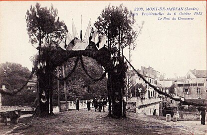 Pont du commerce décoré pour le passage du cortège présidentiel de Raymond Poincaré le 6 octobre 1913.