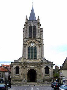 220px-Montfort-l%27Amaury_%C3%89glise1