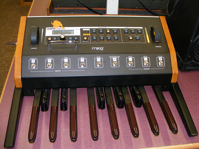 File:Moog Taurus 3.jpg