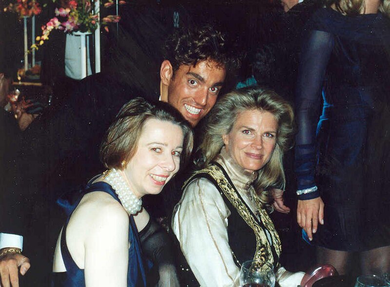 File:Murphy Brown creator Diane English and Candice Bergen at the 1991 Emmy Awards.jpg