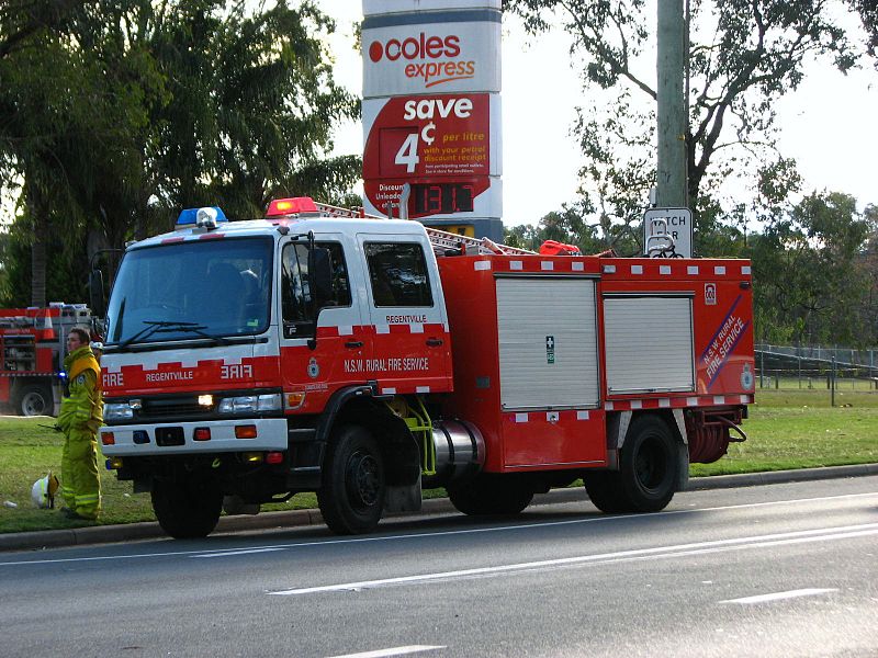 File:NSWRFS Hino 4x4 Regentville - Flickr - Highway Patrol Images.jpg