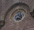 Naarden-Vesting Utrechtse Poort medaillon linker 'toren'.jpg