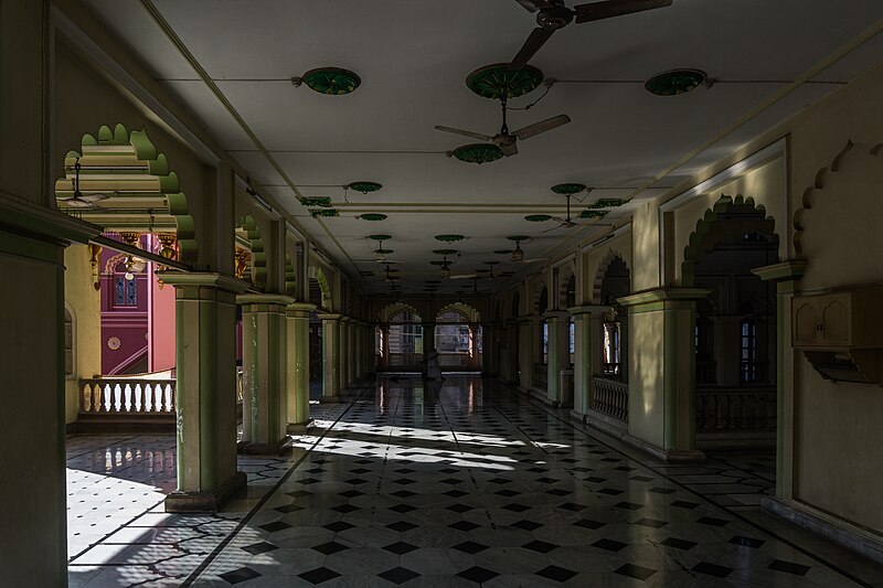 File:Nakhoda Masjid - Prayer Hall (1).jpg