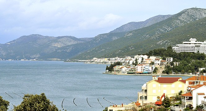 The coast of Neum, the only town to be situated along Bosnia and Herzegovina's 20 km (12 mi) of coastline
