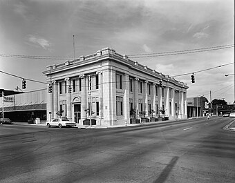 North Little Rock City Hall.jpg