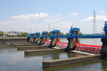 Datei:Obitu-Dam_in_kisarazu.JPG