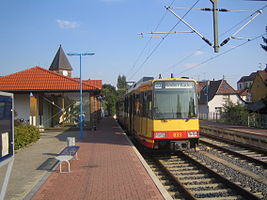 Stadtbahnwagen der S31 im Bahnhof Odenheim