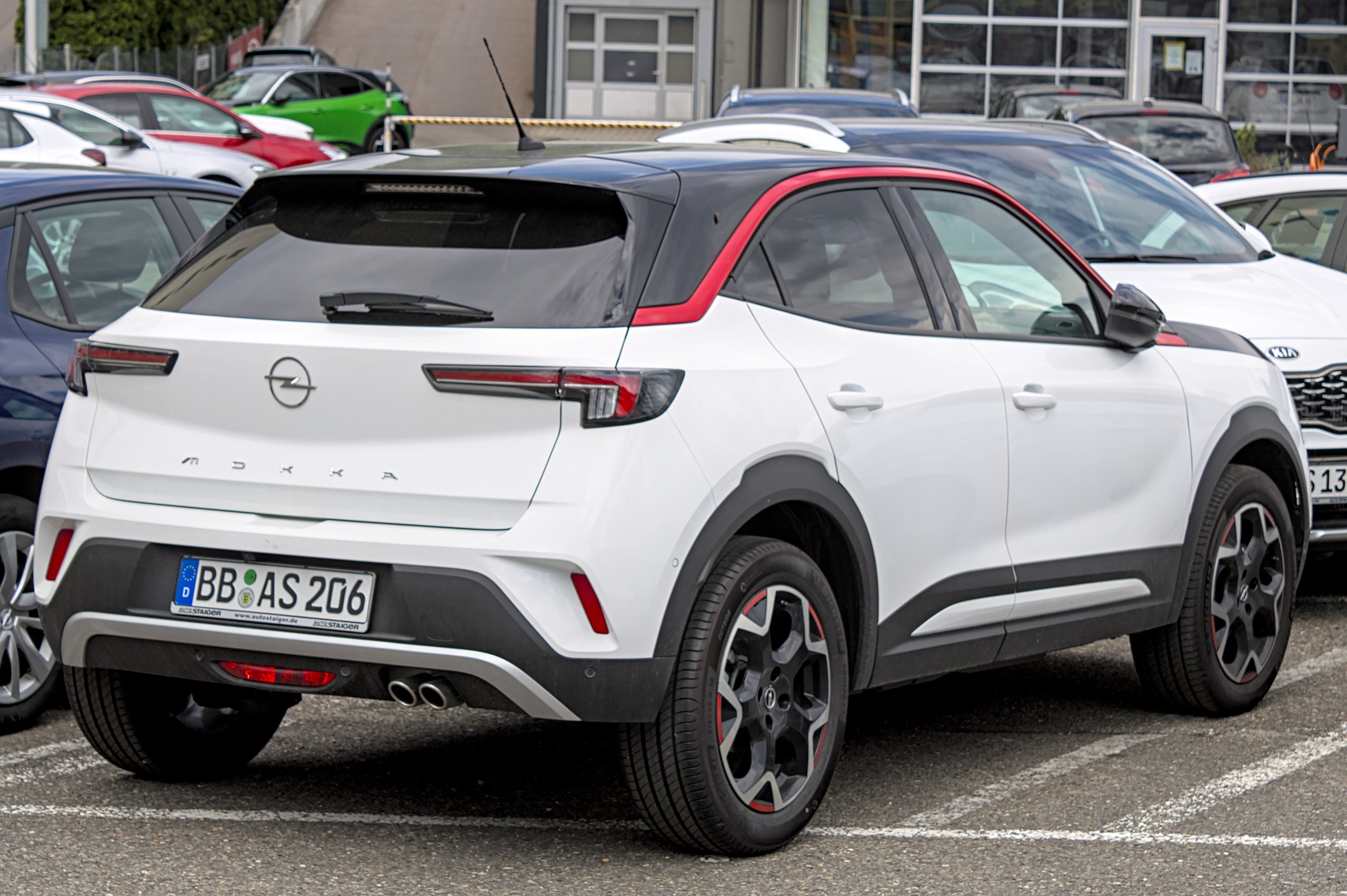 https://upload.wikimedia.org/wikipedia/commons/thumb/0/01/Opel_Mokka_B_IMG_4459.jpg/2560px-Opel_Mokka_B_IMG_4459.jpg