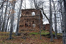 Ruine des Observatoriums im ehemaligen Landschaftspark des Schlosses Ruhberg