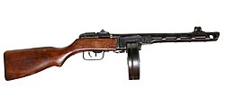 PPSh-41 soviétique, une des armes les plus employées durant la Seconde Guerre mondiale.