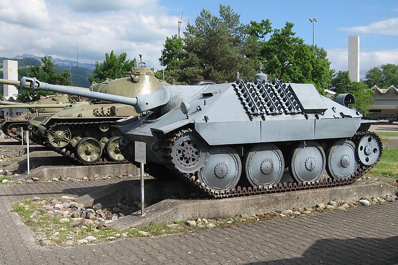 File:Panzermuseum Thun - Panzerjäger G 13 (Hetzer) 01.jpg