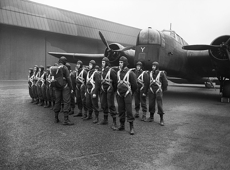 File:Parachute troops on parade in front of a Whitley bomber at RAF Ringway, Manchester, January 1941. H6527.jpg