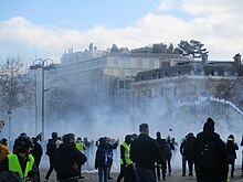 L'utilisation massive de gaz lacrymogènes inquiète les scientifiques du  monde entier