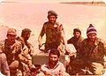 عکسی از تکاوران نیروی دریایی به همراه دیگر رزمندگان در جنگ ایران و عراق