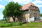 Čeština: Bývalá tvrz a sýpka v Skašově, severní část obce Petkovy English: Old stronghold and granary in Skašov, part of Petkovy, Czech Republic.