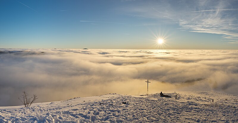 File:Pferdskopf - Over the clouds.jpg