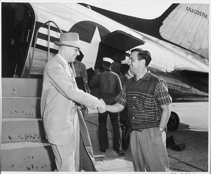 File:Photograph of Charles Murphy, Special Counsel to the President, shaking hands with White House aide Richard Neustadt... - NARA - 200544.jpg