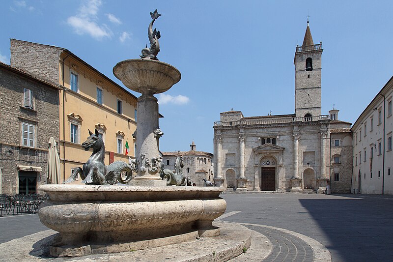 File:Piazza Arringo (225752969).jpeg