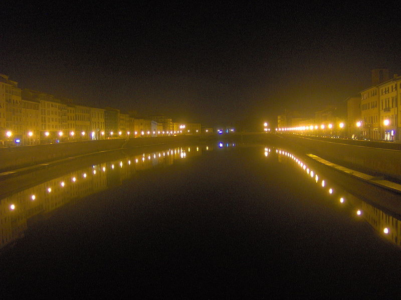 صورة:Pisa - Arno di notte.JPG