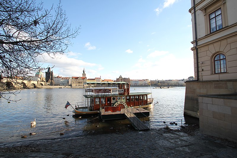 File:Prague (16060932929).jpg