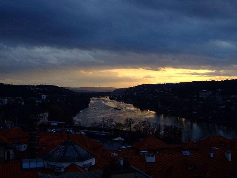 File:Praha, Vyšehrad, pohled na řeku Vltavu III.jpg