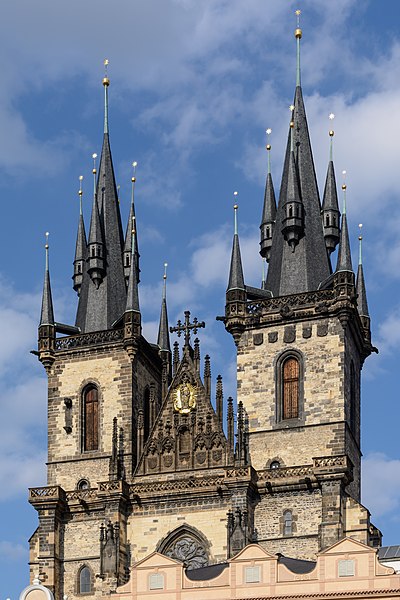 File:Praha Týn Church Towers 01.jpg