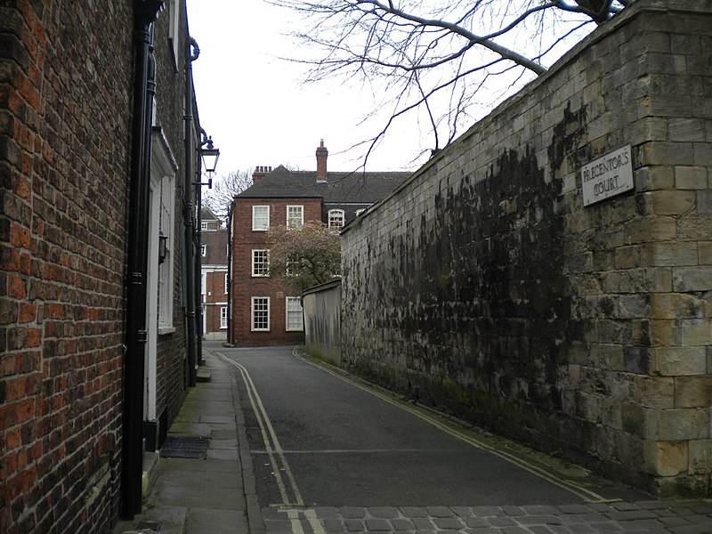 File:Precentor's Court, York (geograph 5435316).jpg