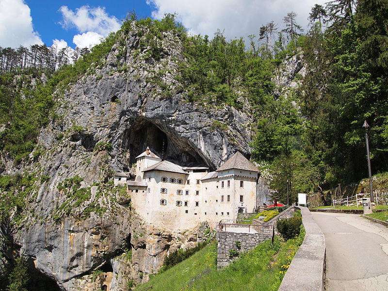 File:Predjama Castle 2.jpg