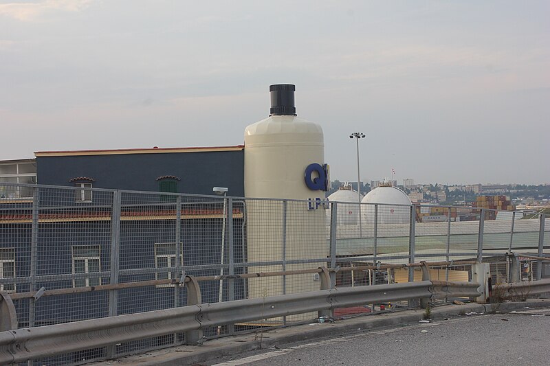 File:Q8-LP-Gas Container in 2018.04.jpg