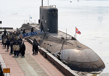 Tập_tin:RIAN_archive_187524_The_crew_of_a_diesel-powered_Varshavyanka_-Kilo--class_submarine.jpg