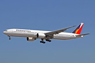 A Boeing 777 of Philippine Airlines RP-C7774 B777-3F6ER Philippine Al YVR 09AUG13 (9473974357).jpg