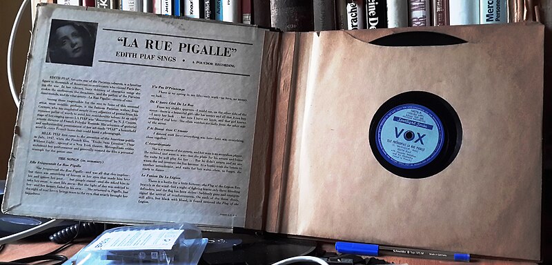 File:Record Album Edith Piaf, Vox, USA, opened.jpg