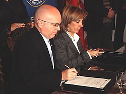 Американският посланик Рийкър и Канческа-Милевска подписват споразумение за дарение