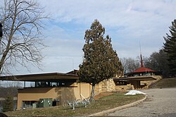 Riverview Teras Restoran Frank Lloyd Wright Pengunjung Center.jpg