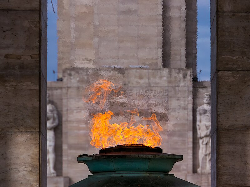 File:Rosario National Flag Memorial-20110510-RM-143010.jpg