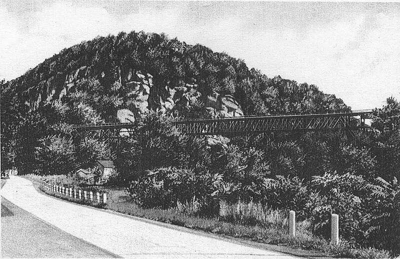 File:Rosendale railroad bridge and Joppenbergh.jpg