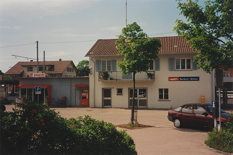 File:SBB Historic - F 122 00090 006 - Berikon-Widen BDB Stationsgebaeude Strassenseite.jpg