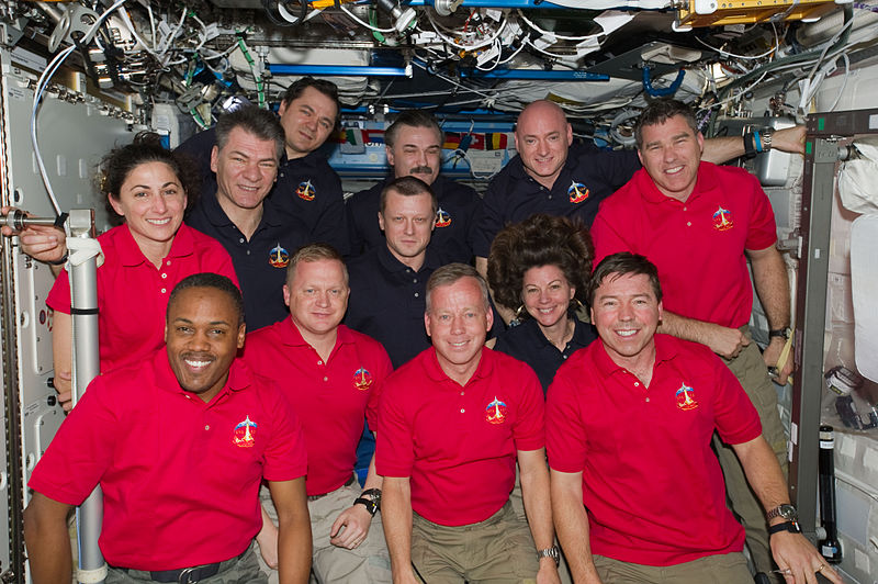 File:STS-133 ISS-26 Crew Portrait.jpg