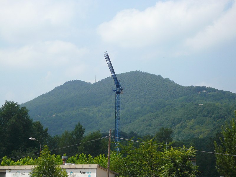 File:Sant Miquel del Mont vist des d'Olot P1460392.JPG