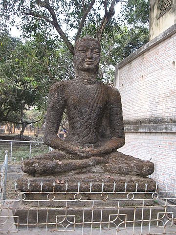 A statue of Buddha by Ram Kinker Baij at Shantiniketan campus.