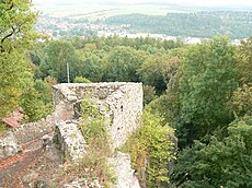 View over the defensive wall to Barbis Scharzfels Ausblick.jpg
