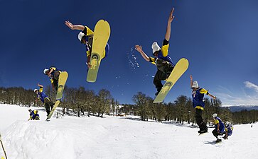 A snowboarder in Chapelco